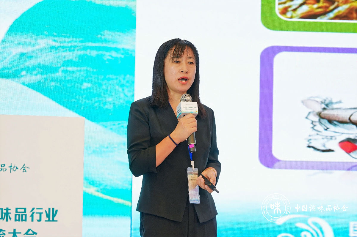 女教授.jpg 皇冠体育